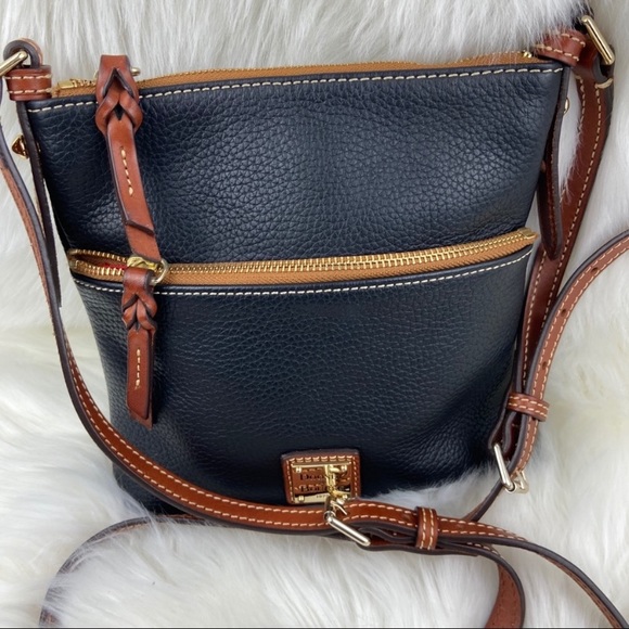Dooney & Bourke Handbags - DOONEY & BOURKE PEBBLE GRAIN CROSSBODY BAG